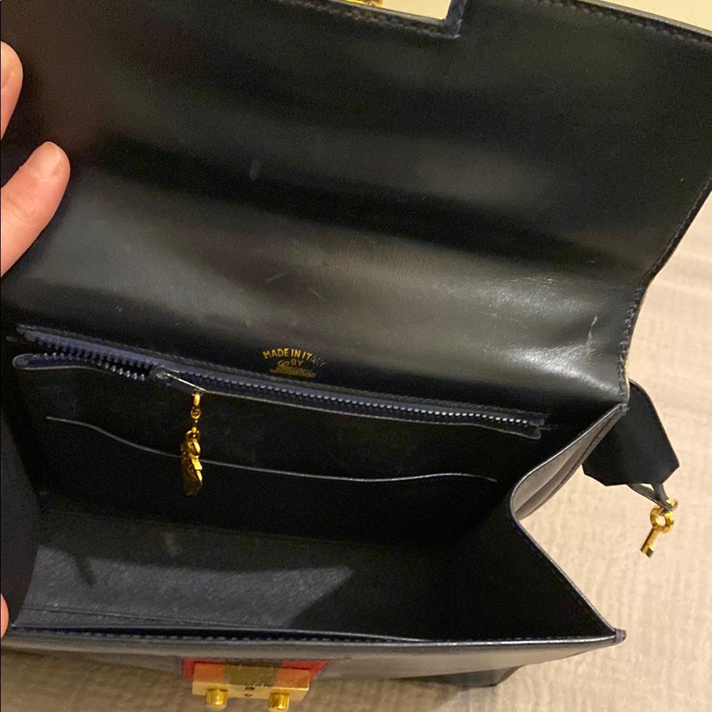 GUCCI VINTAGE Elegant Black and Red Handbag - Picture 7 of 12
